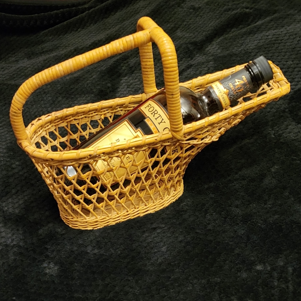 Vtg 60s mcm tan sturdy woven wicker rattan wine bottle holder basket os NWOT